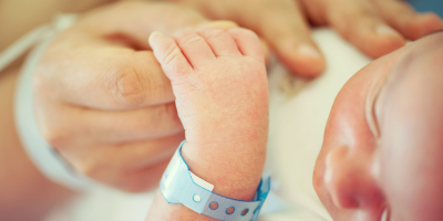 Transfert hospitalier d’un nouveau-né sans sa mère : Un protocole hospitalier néfaste aux bébés